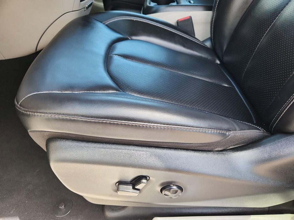 Used 2023 Chrysler Pacifica Touring-L FWD image 21