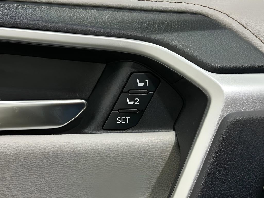 Used 2021 Toyota RAV4 Limited image 18
