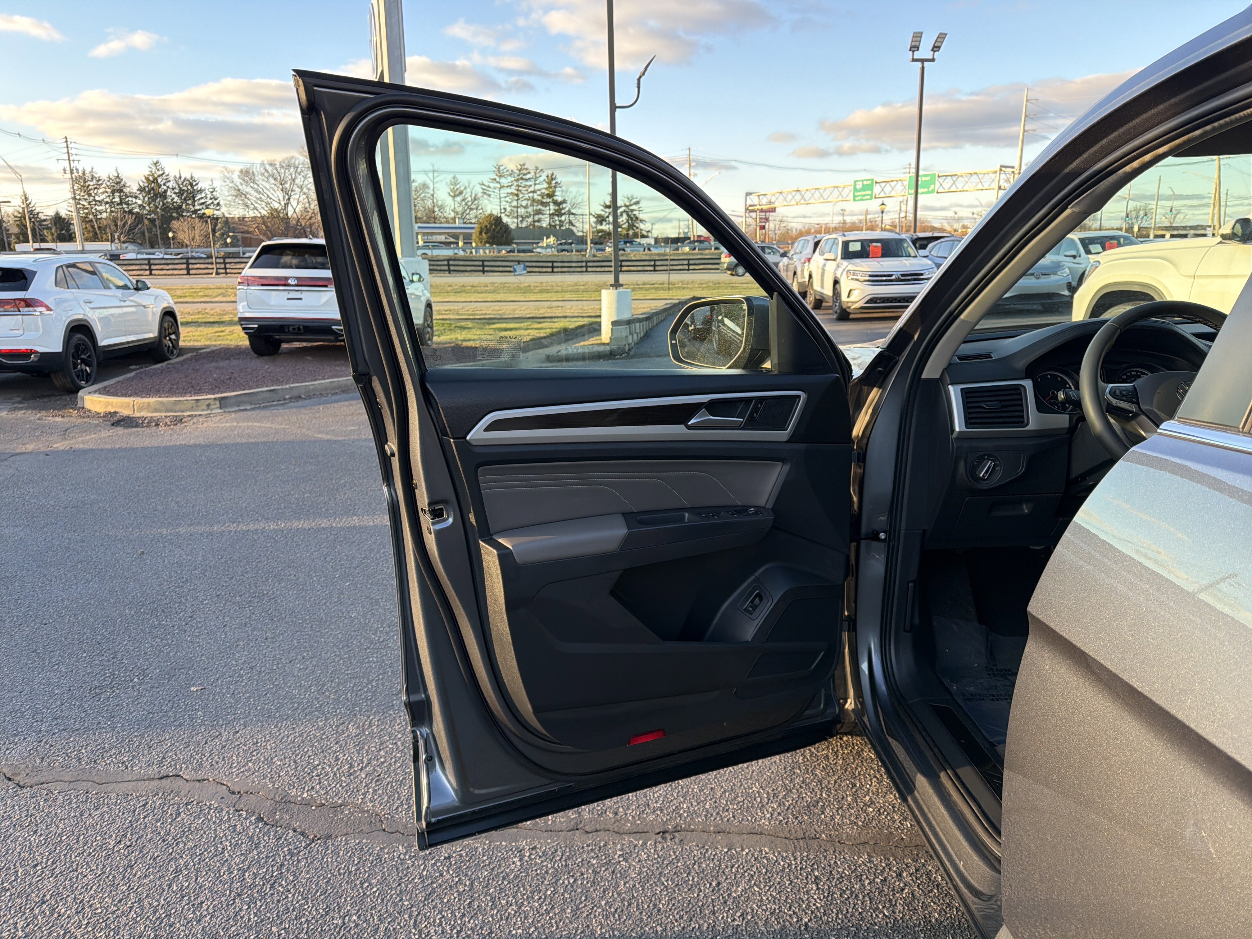 Used 2021 Volkswagen Atlas SE image 10