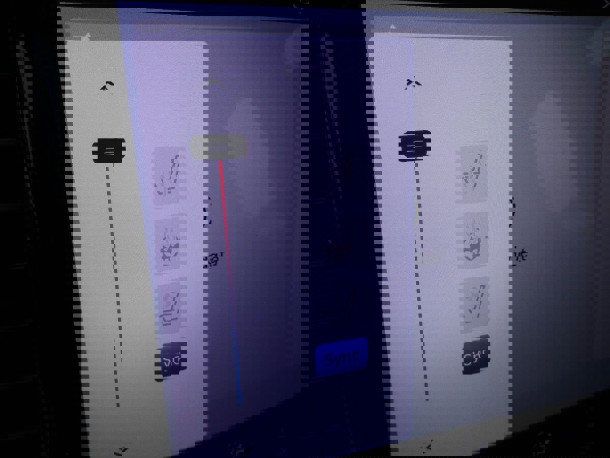 Used 2025 Chrysler Pacifica Limited image 15