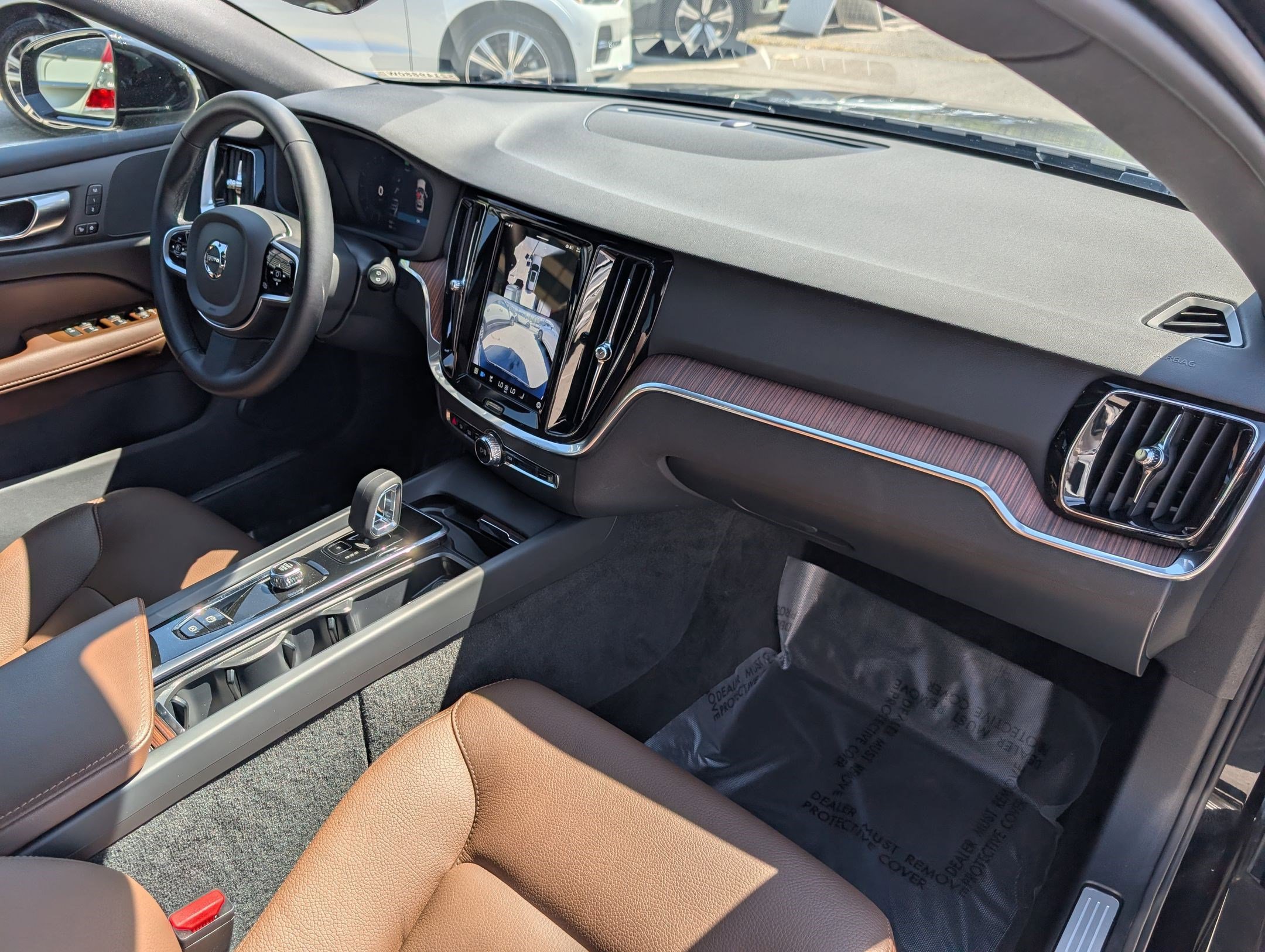 Used 2025 Volvo V60 B5 Cross Country Plus image 30
