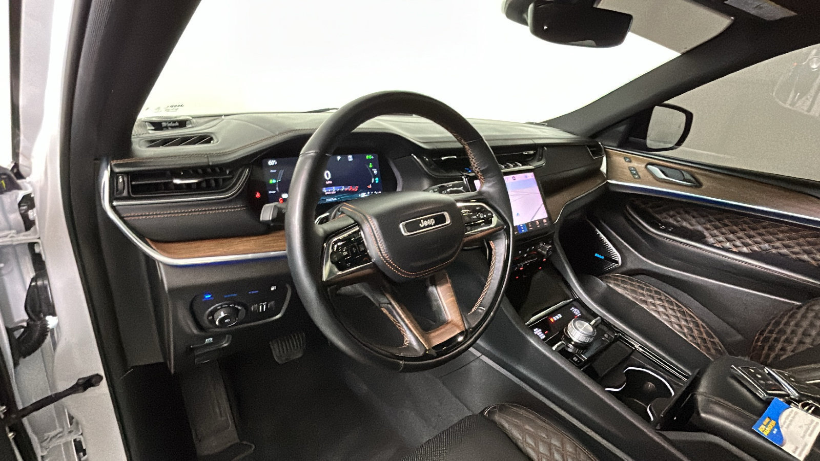 Used 2023 Jeep Grand Cherokee Summit w/ High Altitude Package AWD/4WD image 16