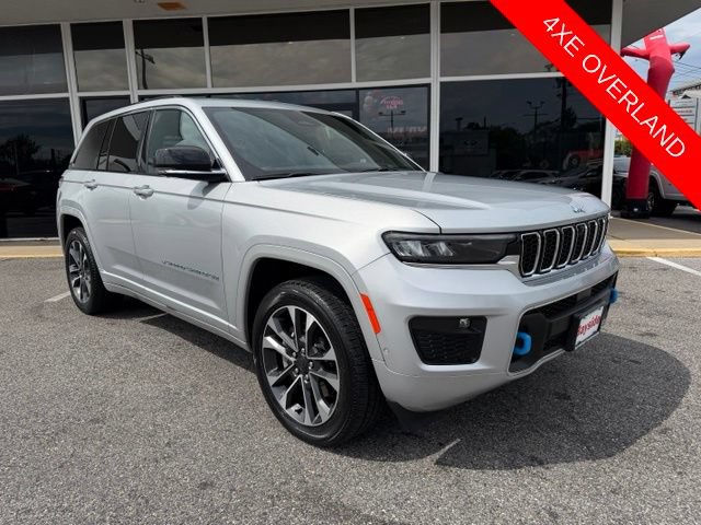 Used 2023 Jeep Grand Cherokee Overland w/ Advanced Protech Group III AWD/4WD image 4