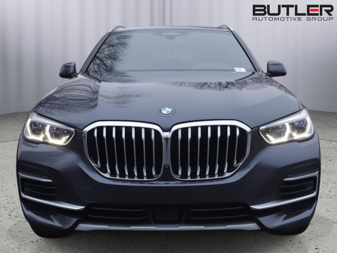 Used 2022 BMW X5 sDrive40i w/ Executive Package image 2