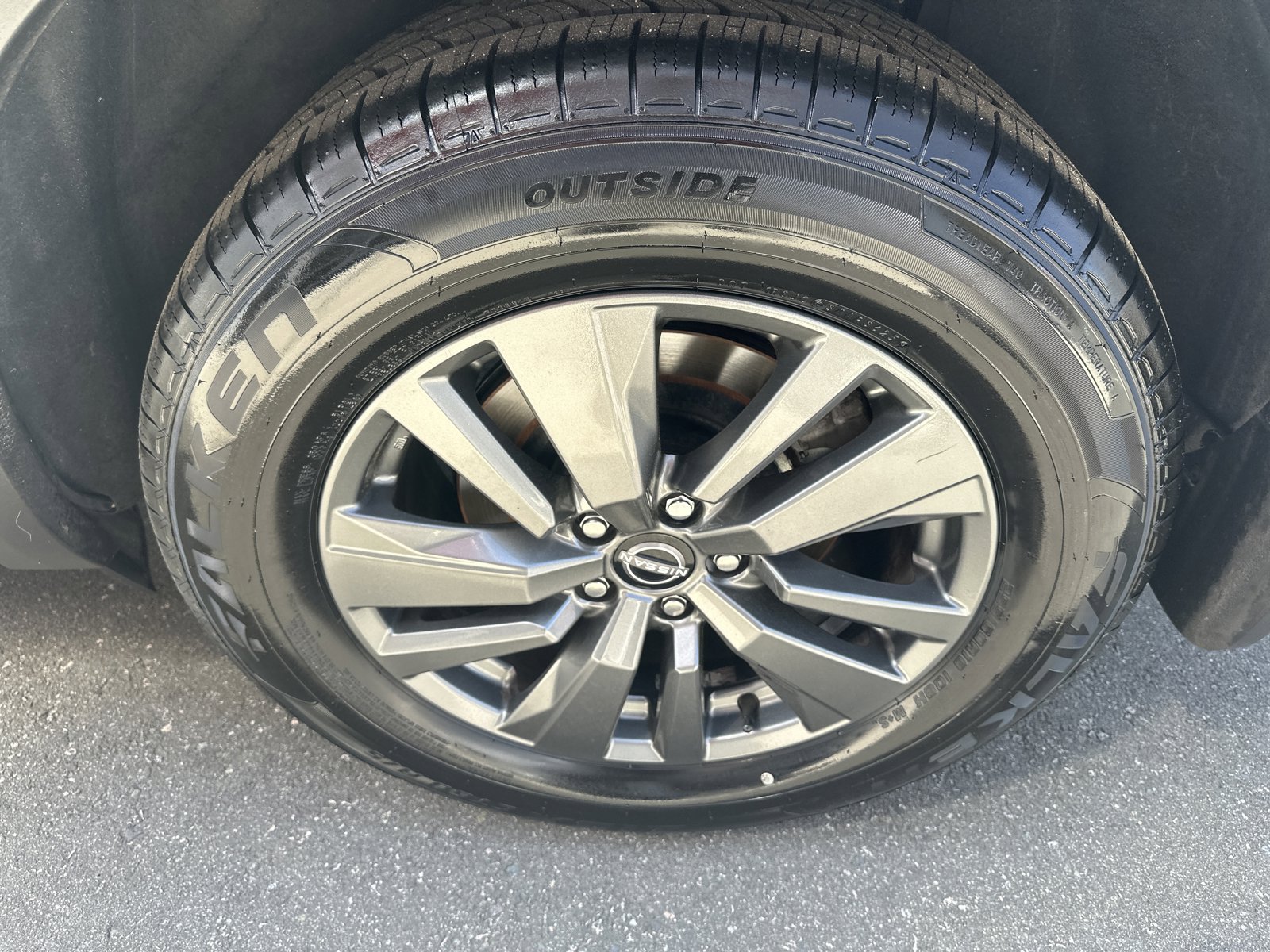 Used 2022 Nissan Pathfinder SV w/ SV Premium Package image 38