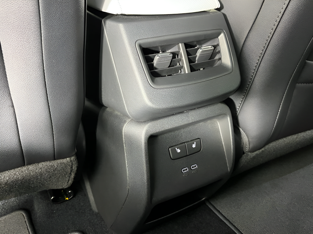 New 2026 Chevrolet Equinox EV LT w/ Convenience Package II AWD/4WD image 21