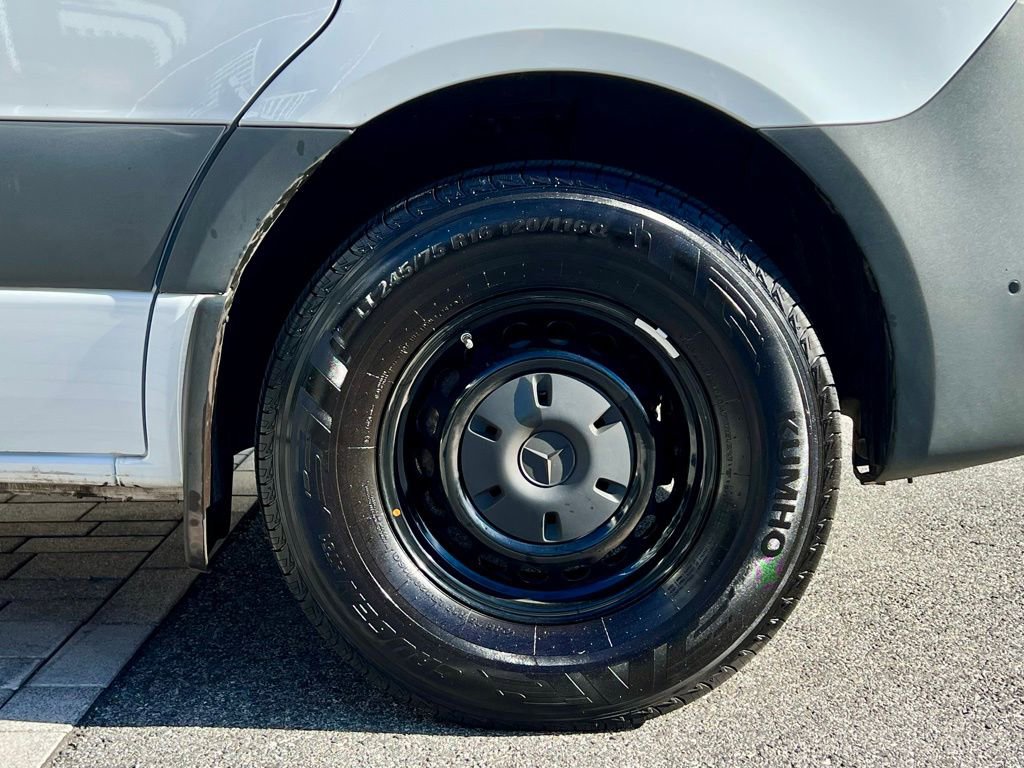 Used 2025 Mercedes-Benz Sprinter 2500 image 11