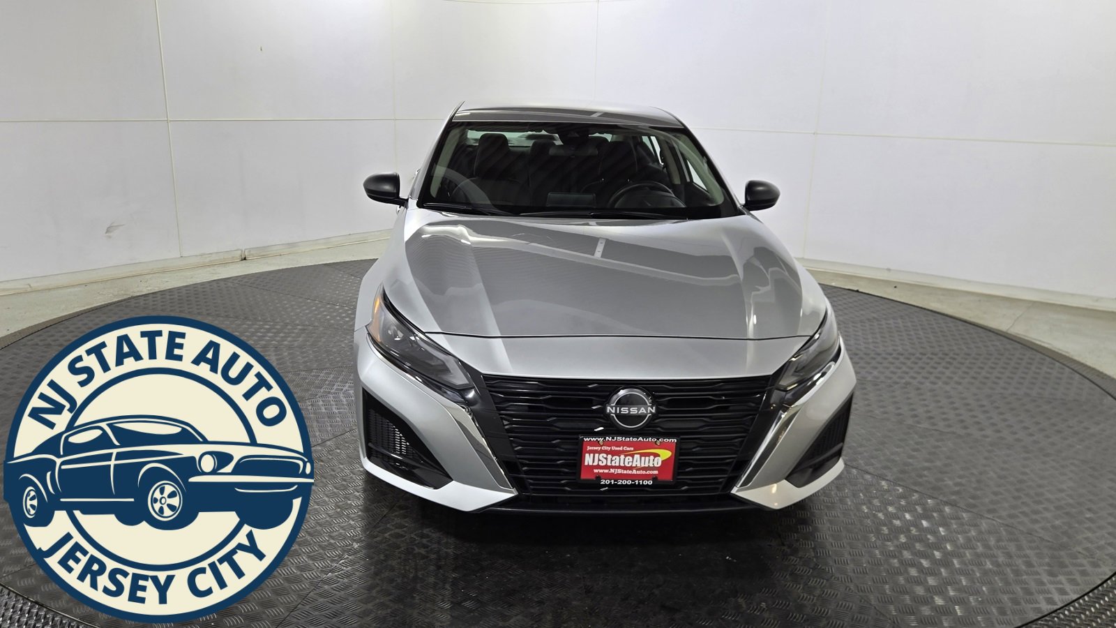 Used 2024 Nissan Altima 2.5 SV image 2