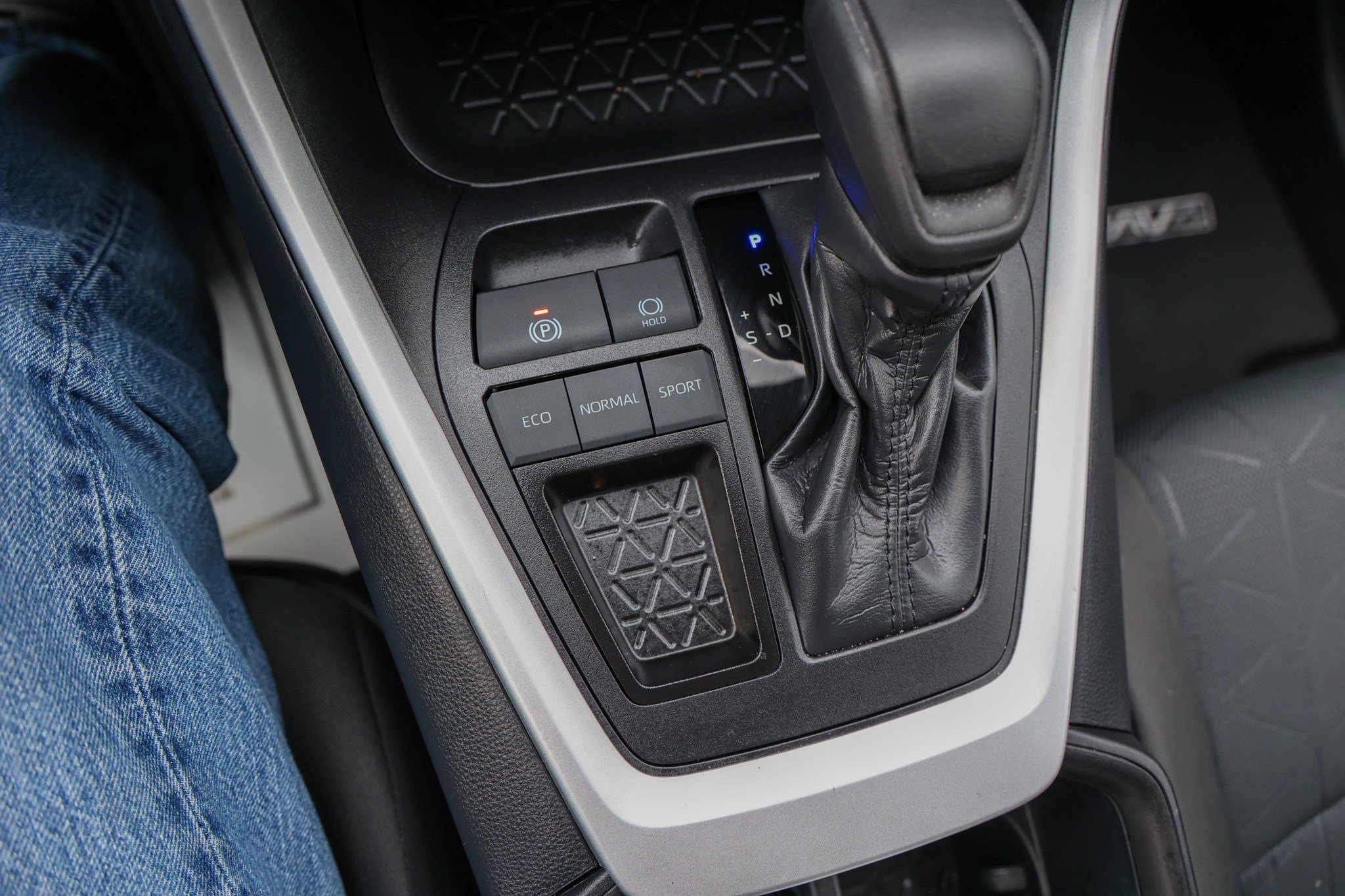 Certified 2025 Toyota RAV4 XLE FWD image 25