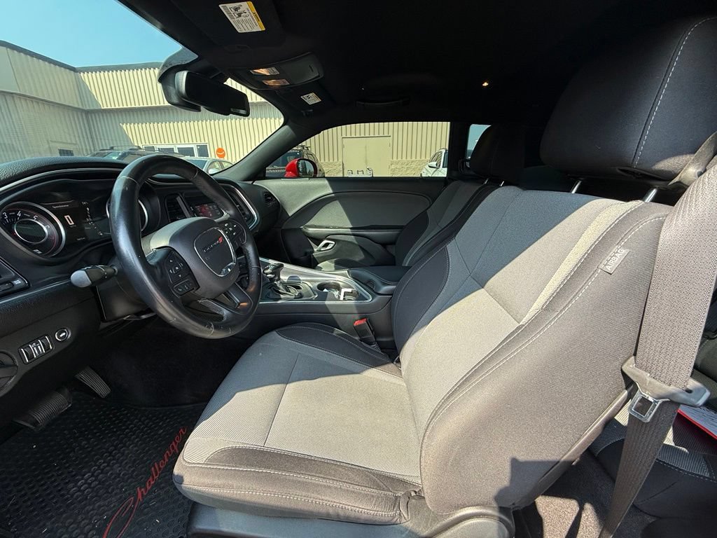 Used 2016 Dodge Challenger SXT RWD image 6