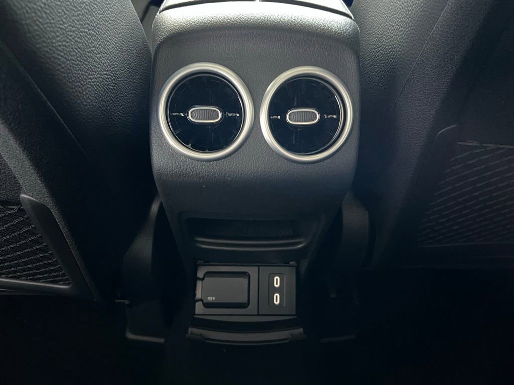 Used 2025 Mercedes-Benz GLB 250 4MATIC image 26