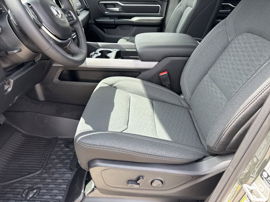 New 2026 RAM 1500 4x4 Crew Cab image 12