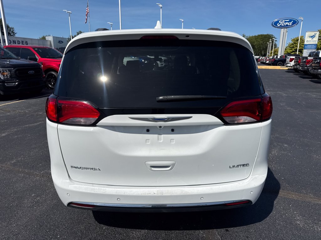 Used 2018 Chrysler Pacifica Limited FWD image 8