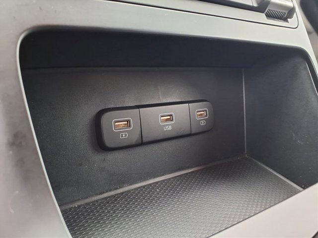 Certified 2024 Kia Carnival LX image 18