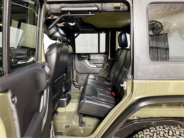 Used 2015 Jeep Wrangler Unlimited Rubicon image 22
