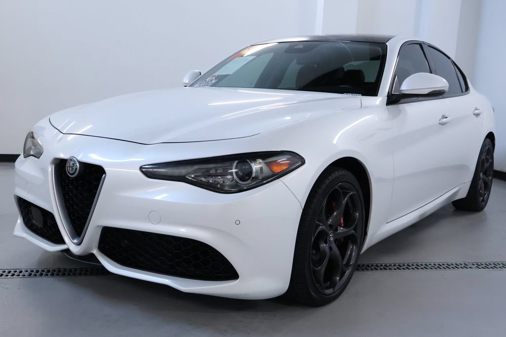 Used 2018 Alfa Romeo Giulia Ti Sport w/ Quick Order Package 22S Sport AWD/4WD image 3