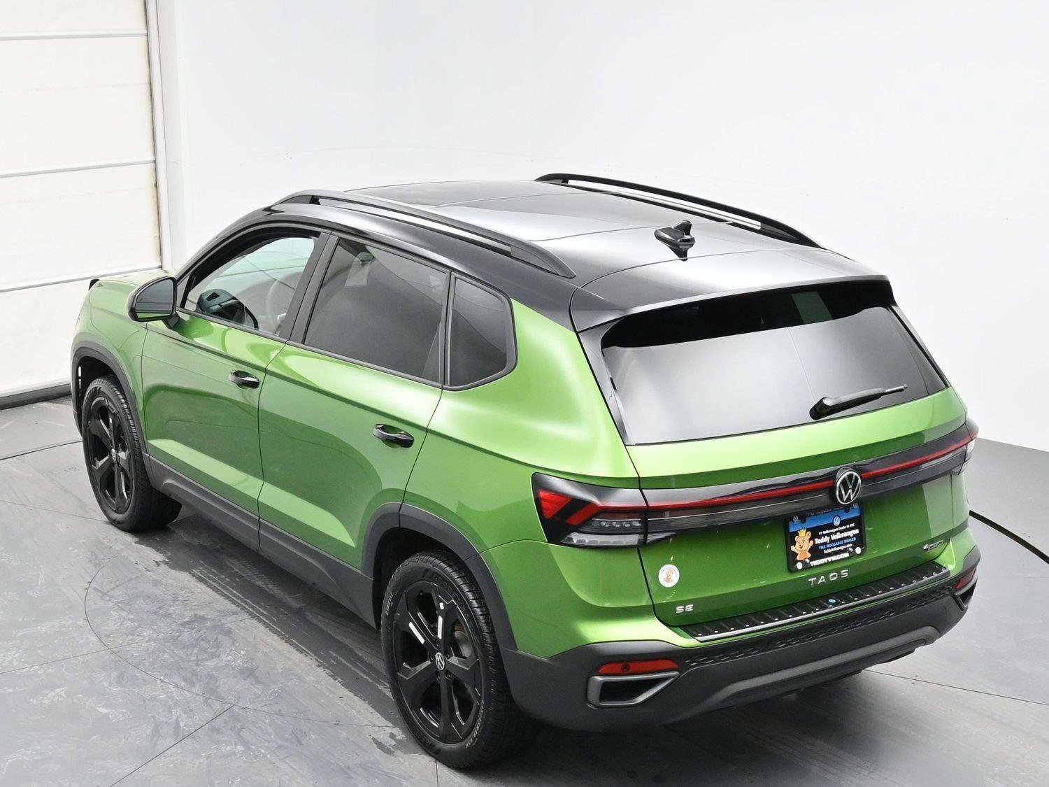 Certified 2025 Volkswagen Taos SE AWD/4WD image 33