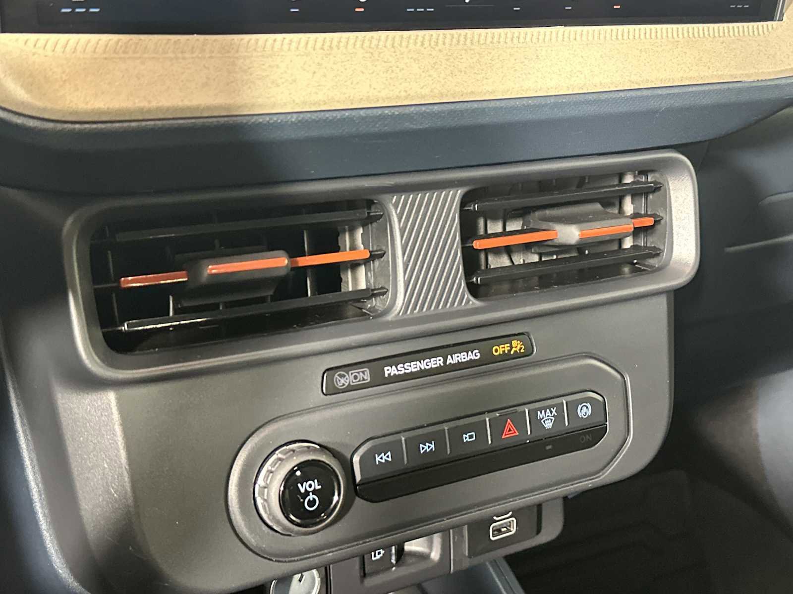 Used 2025 Ford Maverick Lariat image 32