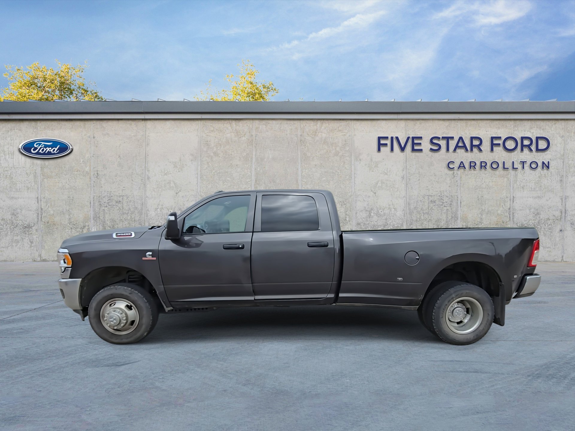 Used 2024 RAM 3500 Tradesman w/ Chrome Appearance Group AWD/4WD image 5