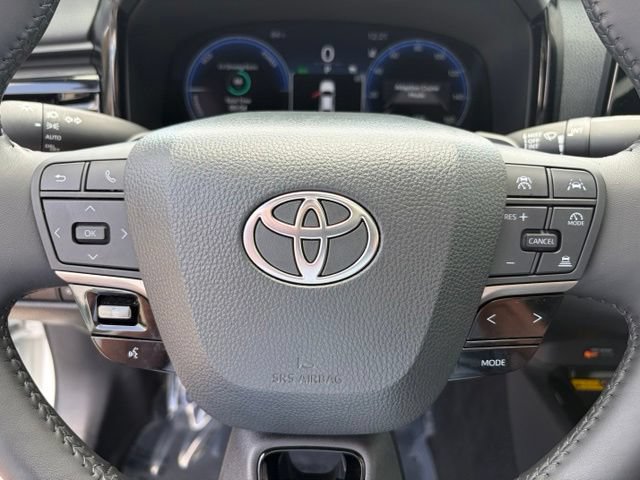 Used 2025 Toyota Camry XSE FWD image 19