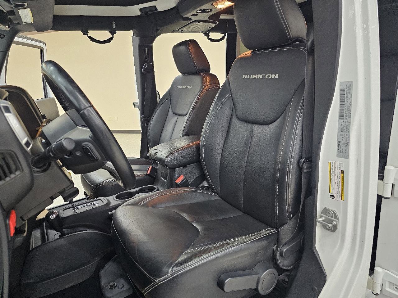 Used 2016 Jeep Wrangler Unlimited Rubicon AWD/4WD image 14