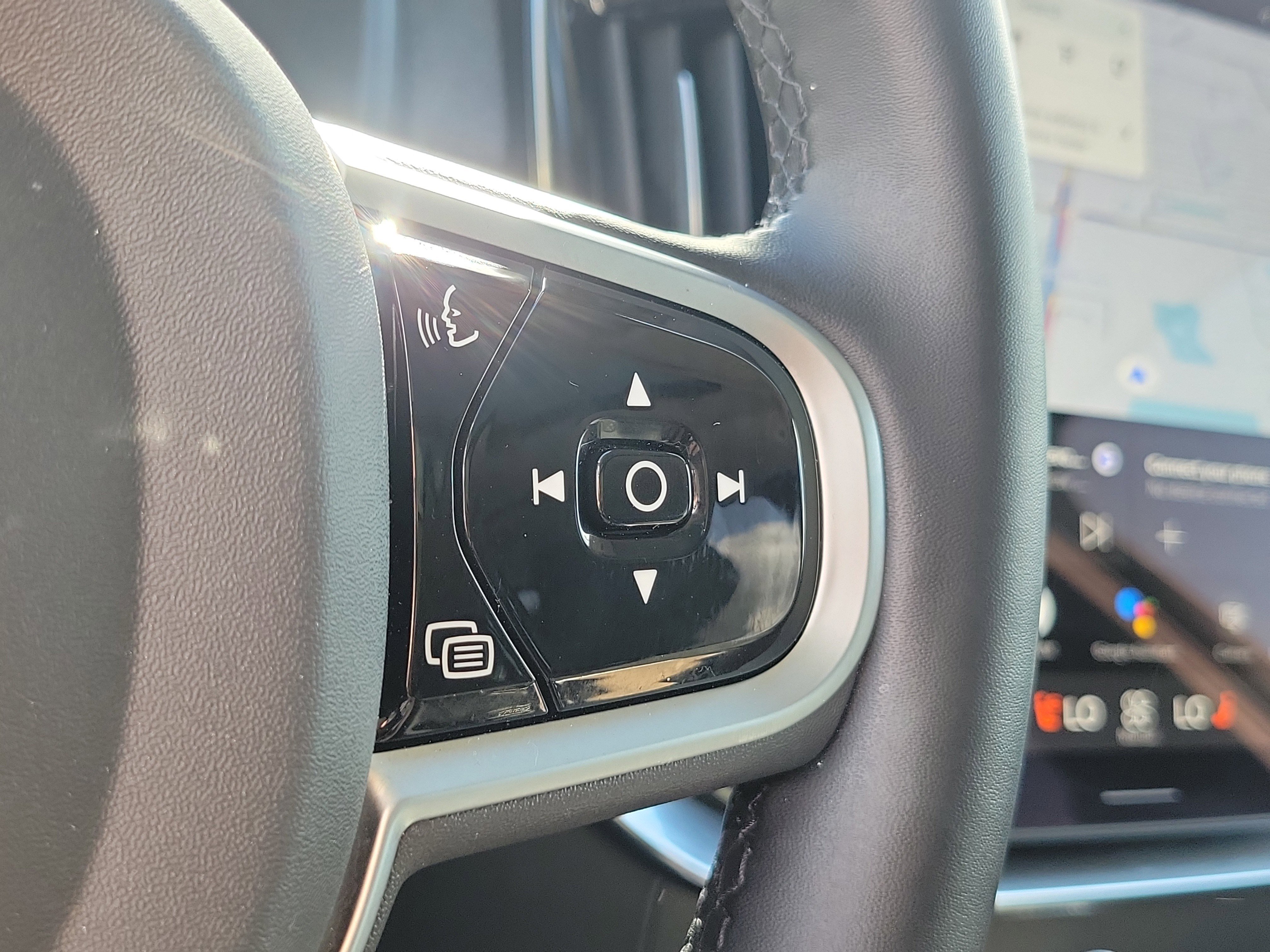 Used 2025 Volvo XC90 B6 Plus image 20