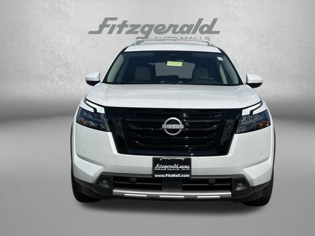 Used 2025 Nissan Pathfinder SL w/ Lighting Package (N92) image 3