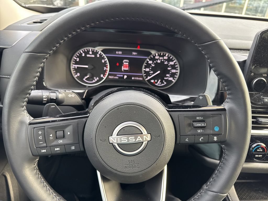 Used 2025 Nissan Pathfinder SL w/ Black Appearance Package FWD image 14