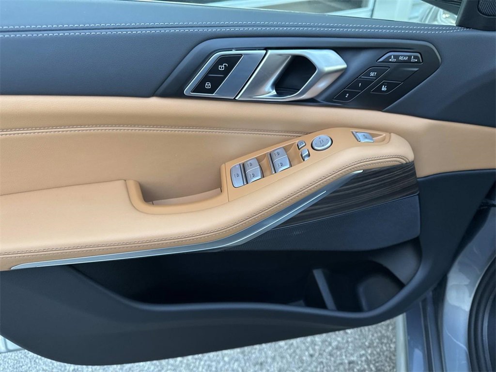 Used 2025 BMW X7 xDrive40i w/ M Sport Package image 22