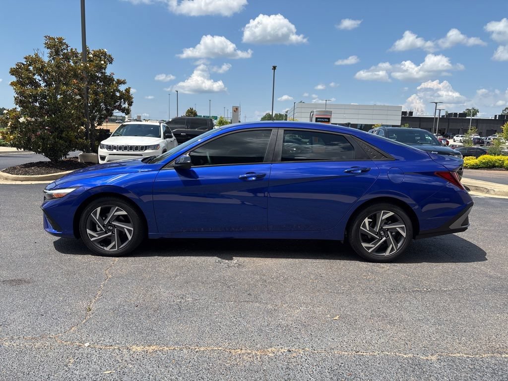 Certified 2025 Hyundai Elantra Sport FWD image 9