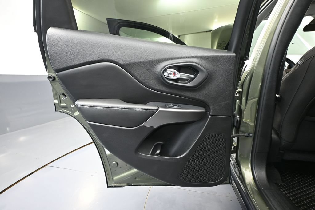Used 2020 Jeep Cherokee Sport w/ Cold Weather Group AWD/4WD image 27