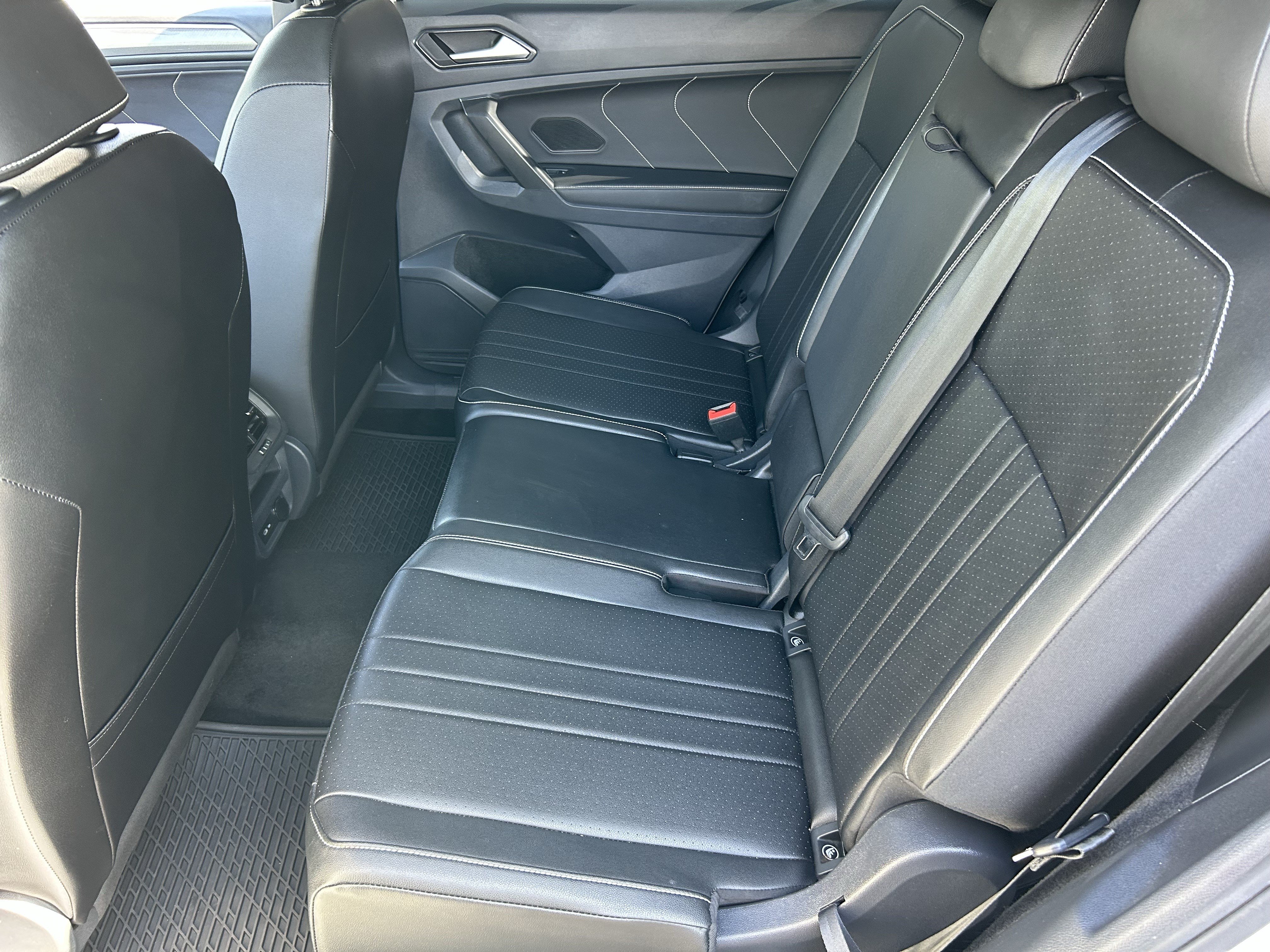 Used 2023 Volkswagen Tiguan SE R-Line FWD image 15
