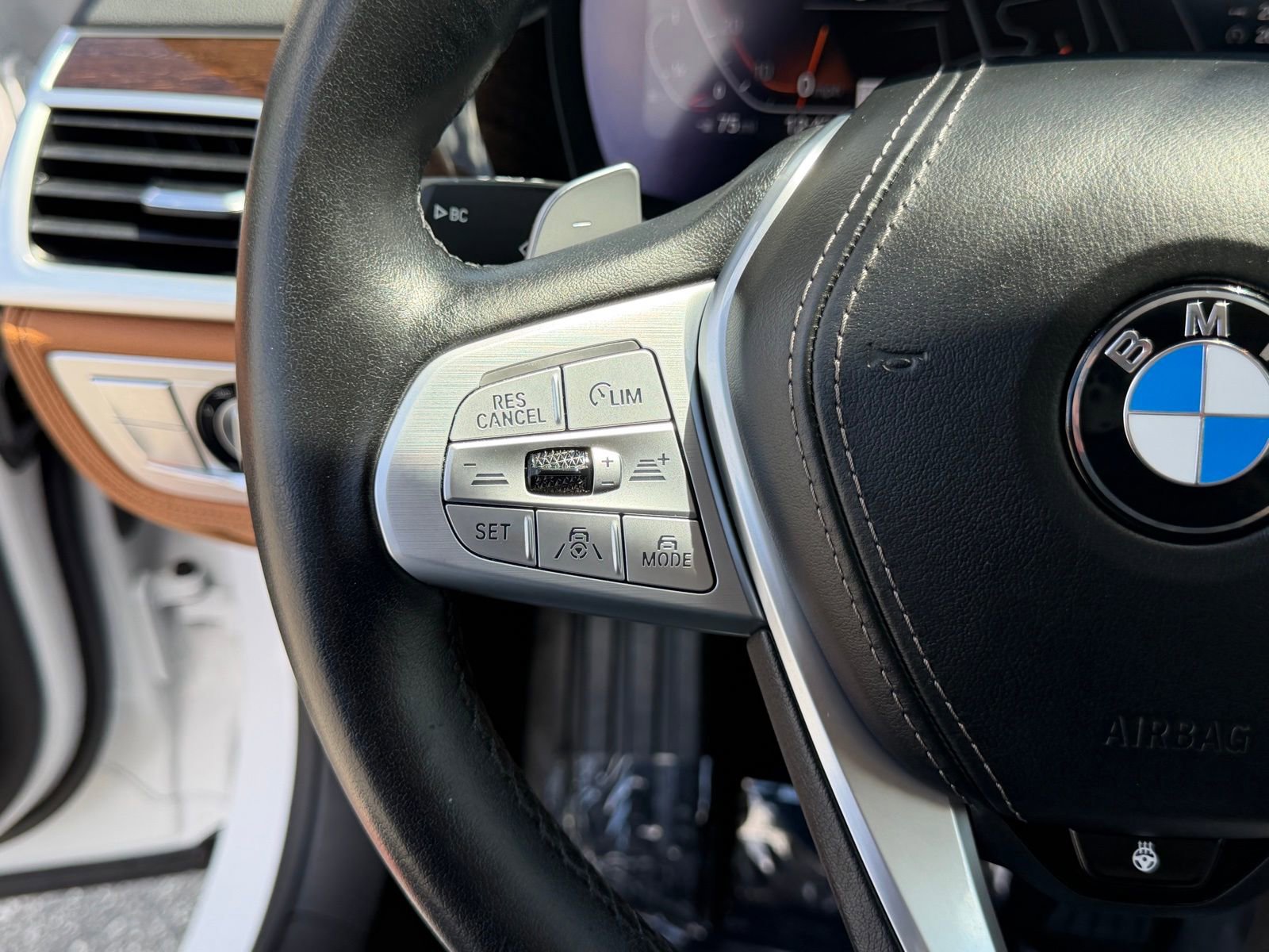 Certified 2022 BMW 750i xDrive image 29