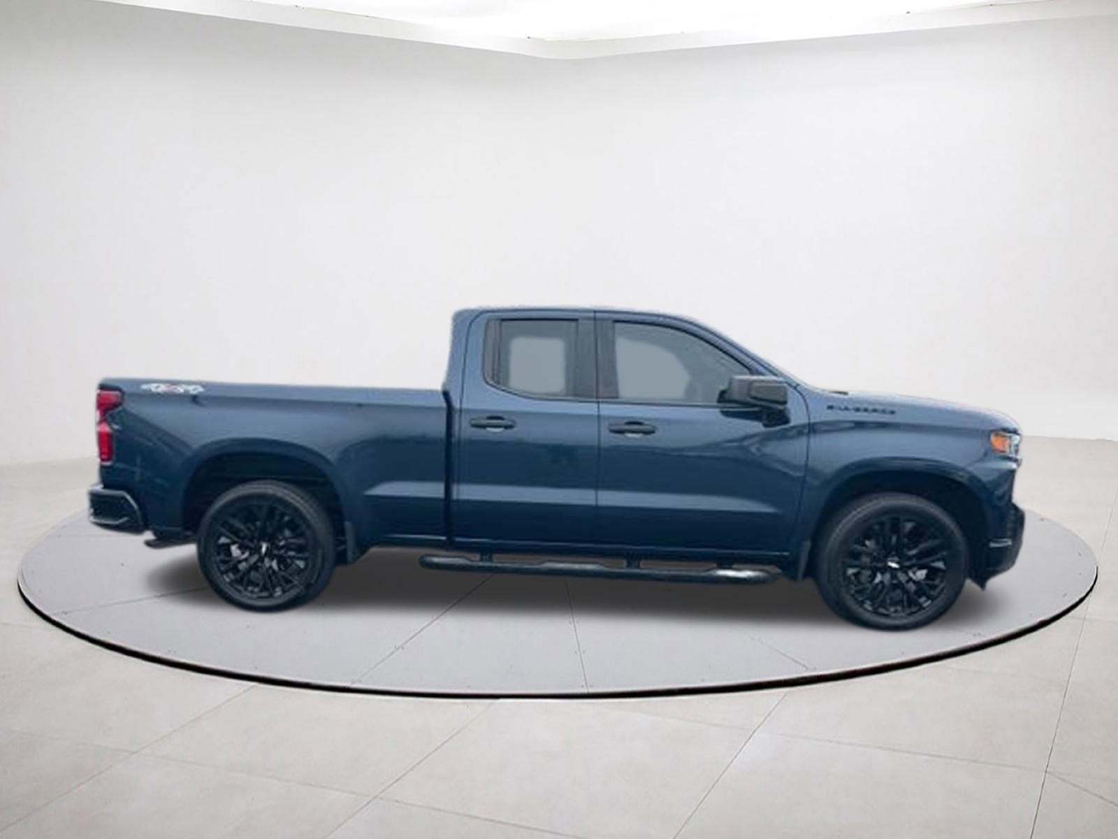 Used 2020 Chevrolet Silverado 1500 Custom w/ Custom Value Package AWD/4WD image 6