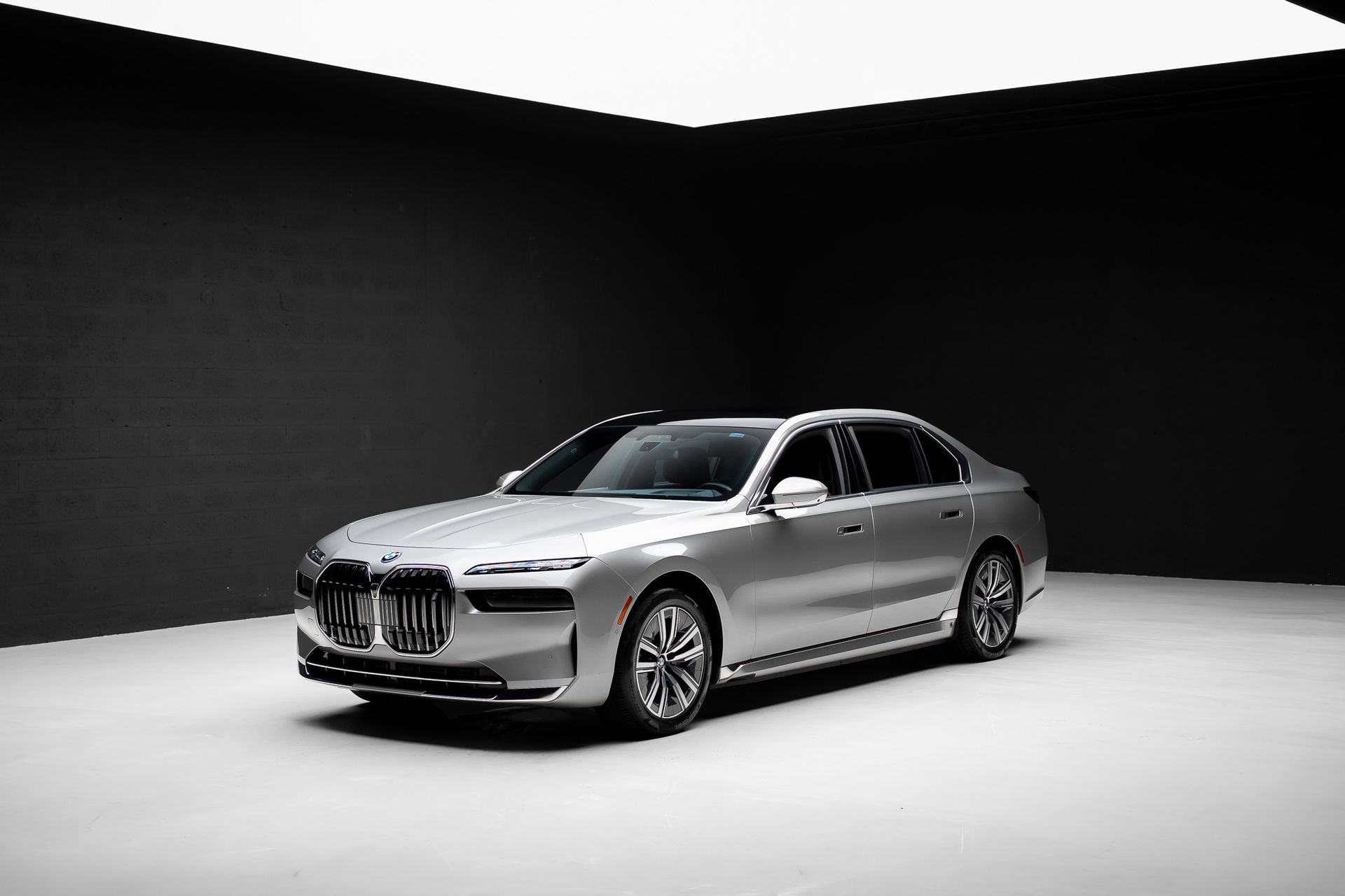 Used 2024 BMW i7 eDrive50 w/ Executive Package RWD image 4
