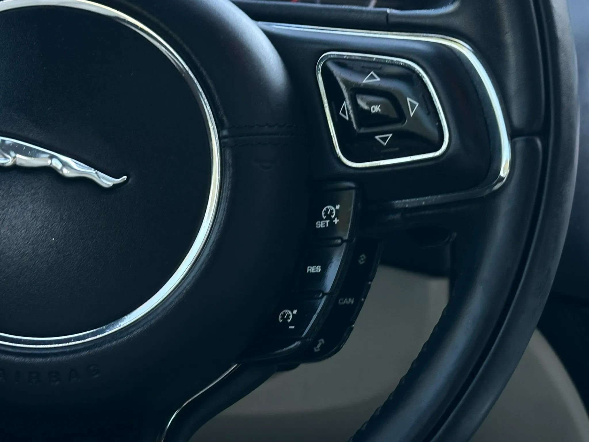 Used 2013 Jaguar XJ RWD image 32