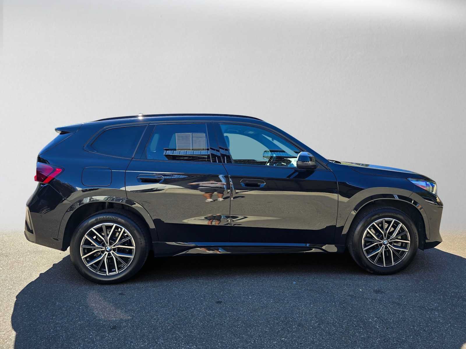 Used 2025 BMW X1 xDrive28i w/ M Sport Package AWD/4WD image 2