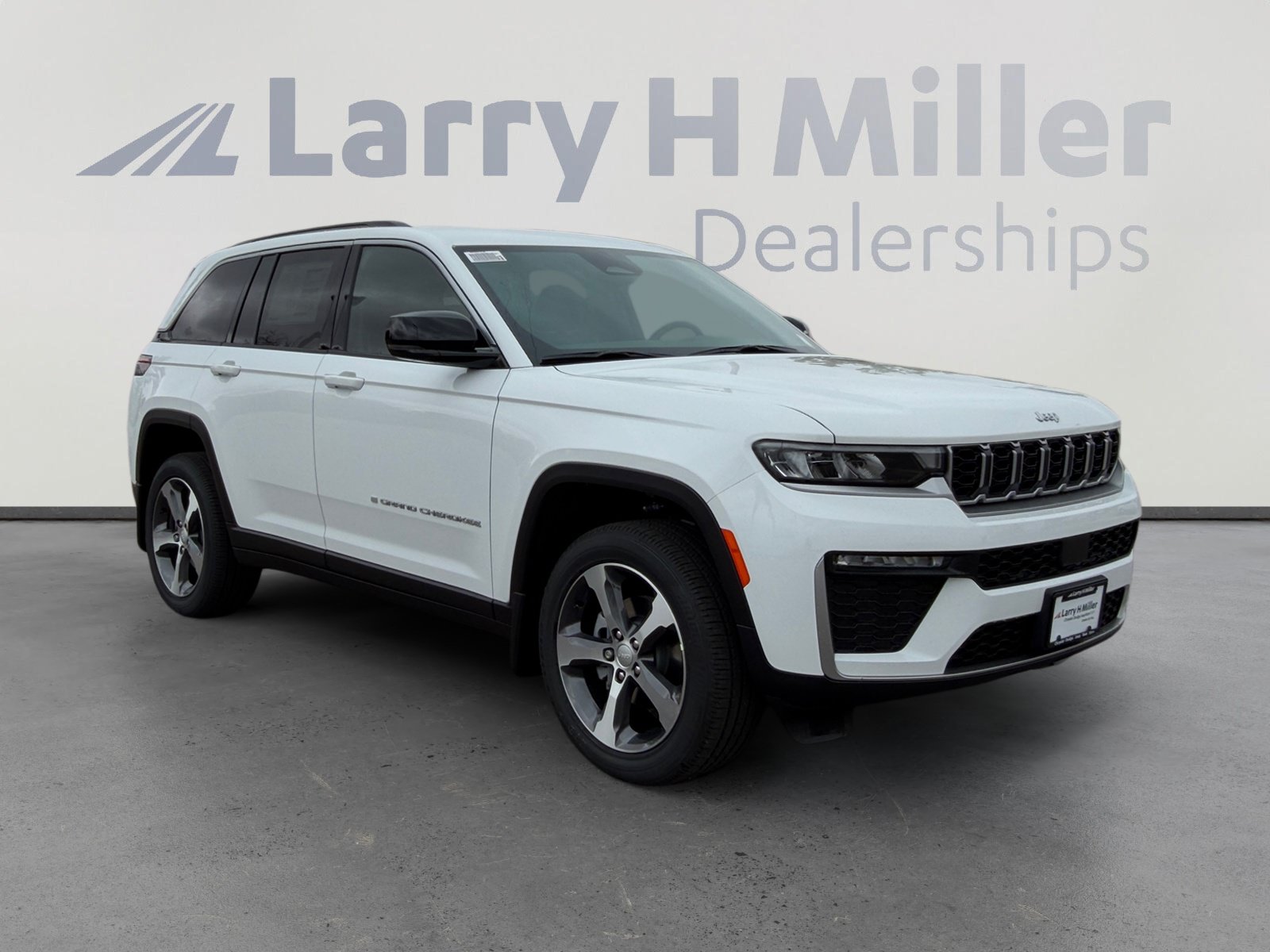 New 2026 Jeep Grand Cherokee Limited w/ Trailer Tow Package AWD/4WD image 8