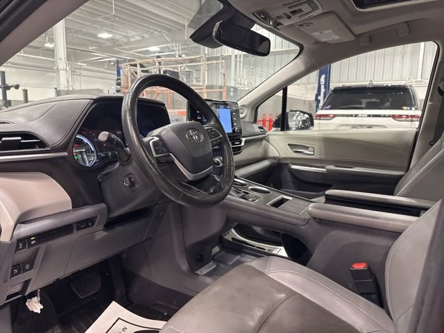 Used 2024 Toyota Sienna Limited AWD/4WD image 25