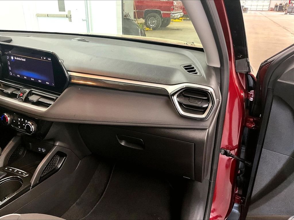 Used 2025 Chevrolet TrailBlazer LT AWD/4WD image 13