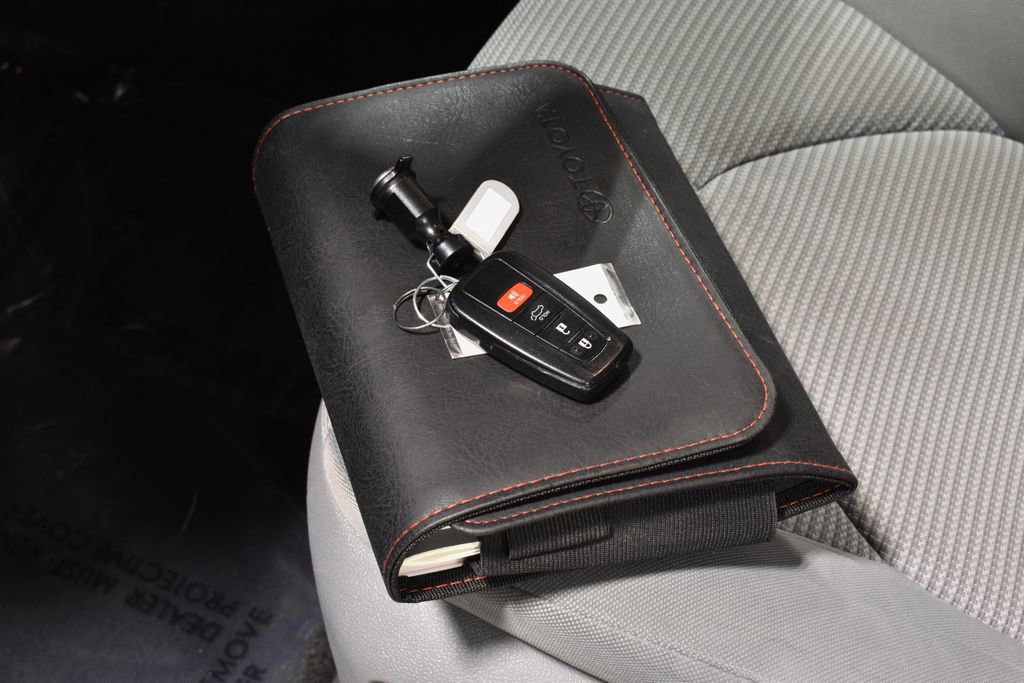 Used 2023 Toyota Highlander XLE image 38