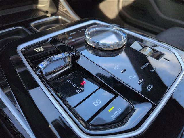 Used 2025 BMW 740i xDrive w/ Premium Package AWD/4WD image 12