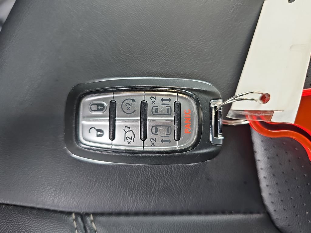 Used 2024 Chrysler Pacifica Touring-L FWD image 35