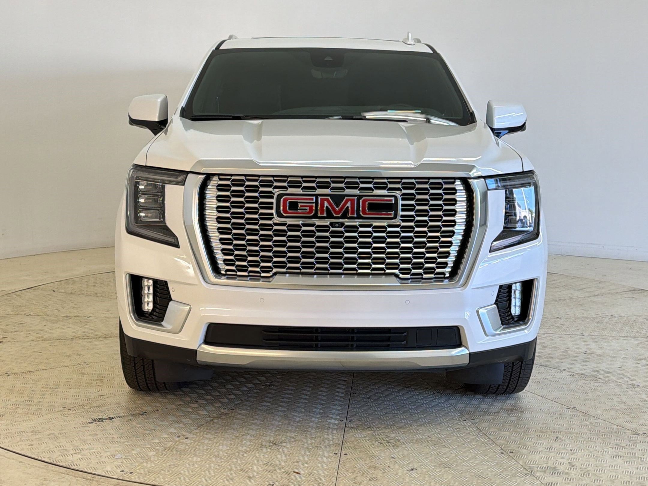 Used 2024 GMC Yukon XL Denali w/ Advanced Technology Package image 6