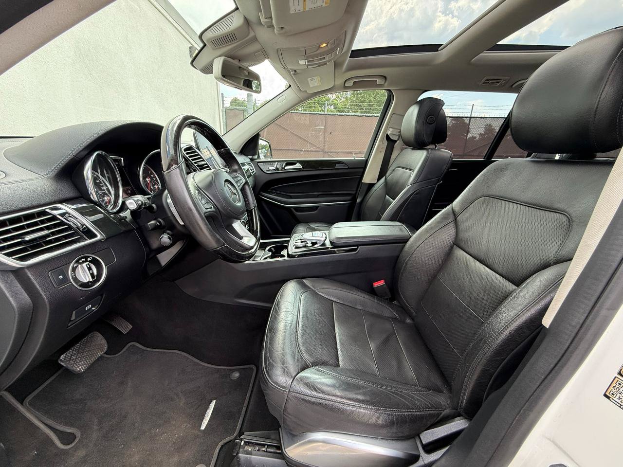 Used 2018 Mercedes-Benz GLS 550 4MATIC image 23