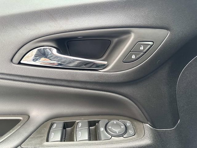 Used 2023 Chevrolet Equinox LT image 22