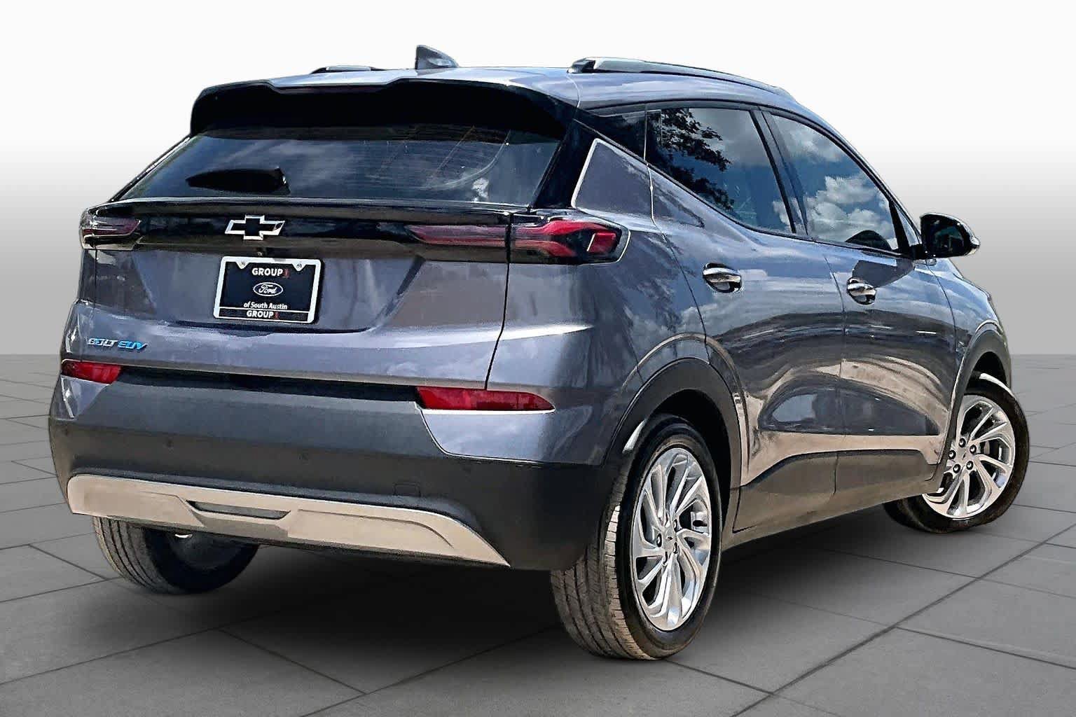 Used 2022 Chevrolet Bolt EUV LT w/ Comfort Package FWD image 6