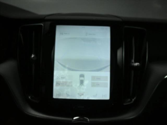 Used 2018 Volvo XC60 T5 Momentum w/ Convenience Package image 11