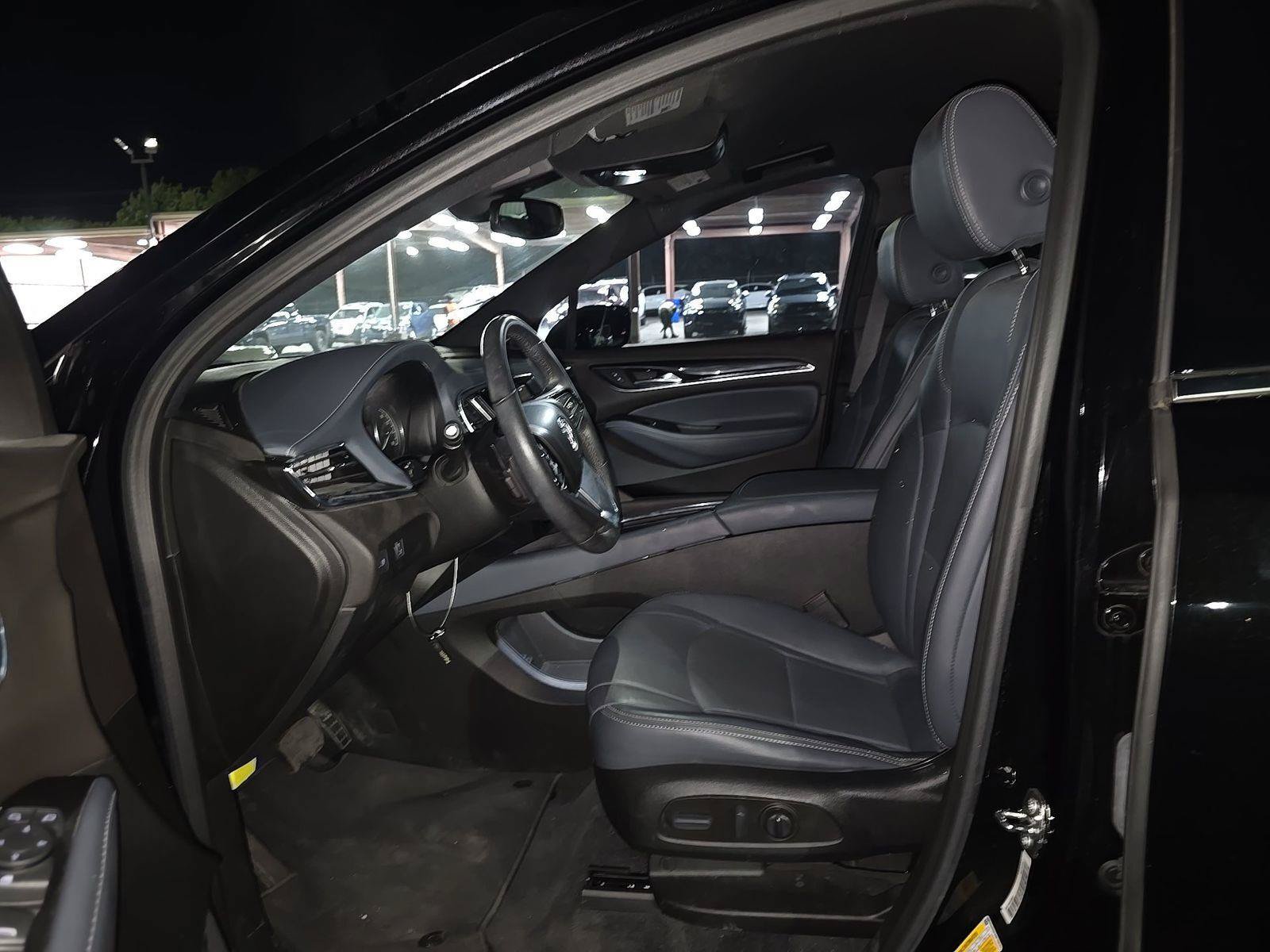Used 2023 Buick Enclave Essence w/ Sport Touring Edition FWD image 4