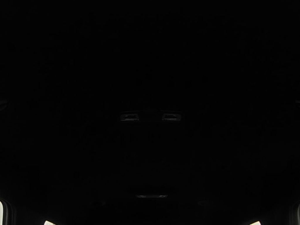 Used 2023 Chevrolet Traverse LT FWD image 17
